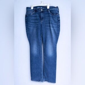 EDDIE BAUER Curvy Boot-Cut Mid‑Wash Blue Jeans